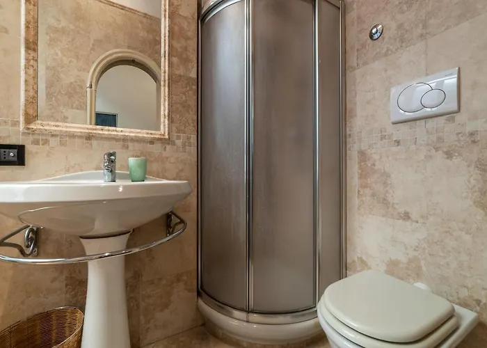 Guesthost - Piazza Di Spagna Elegant Apartment Rom